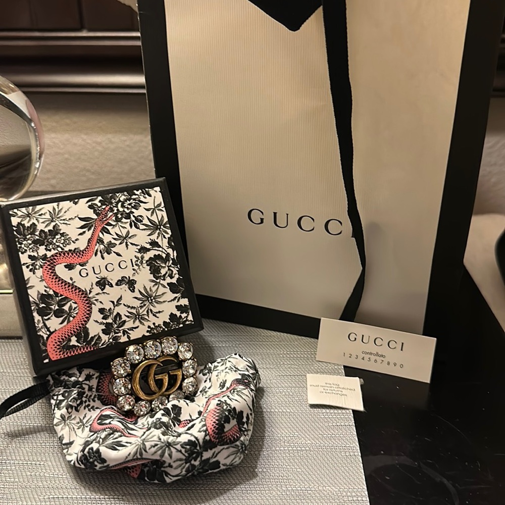 METAL DOUBLE G BROOCH WITH CRYSTALS 100%Authentic